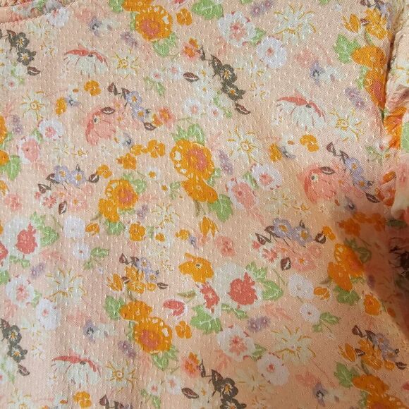 EUC LOFT DAINTY FLORAL MOCK NECK RUFFLED HALF SLEEVES TOP SIZE M - Picture 6 of 15